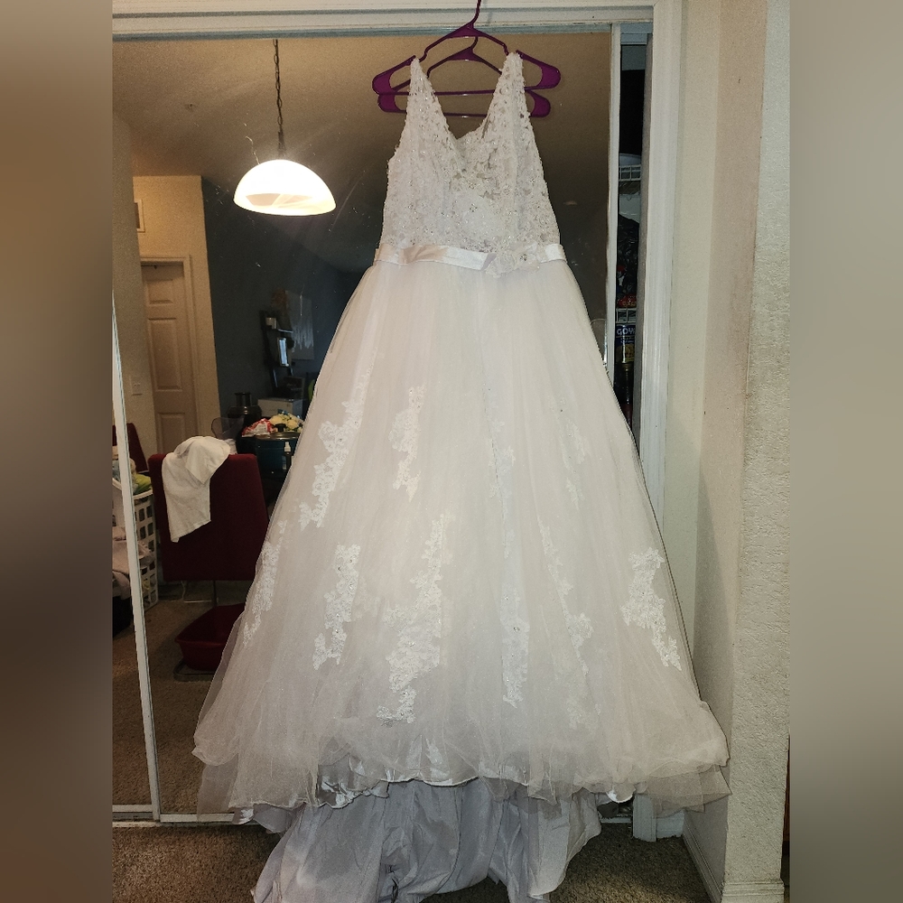 White tool wedding dress
